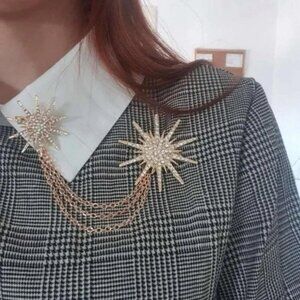 New elegant double star chained brooch ⭐️⭐️⭐️ with gift box 🎁